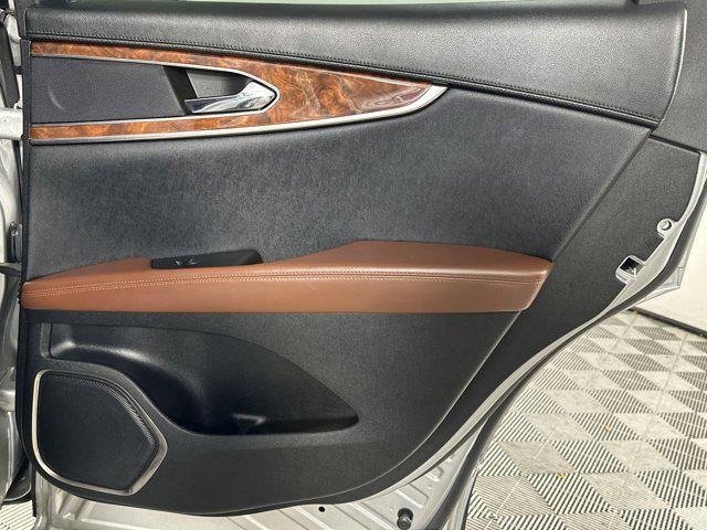Photo of 2018 INGOT SILVER METALLIC Lincoln MKX
