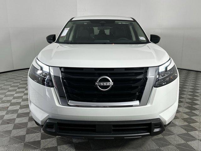 Photo of 2025 Glacier White Nissan Pathfinder