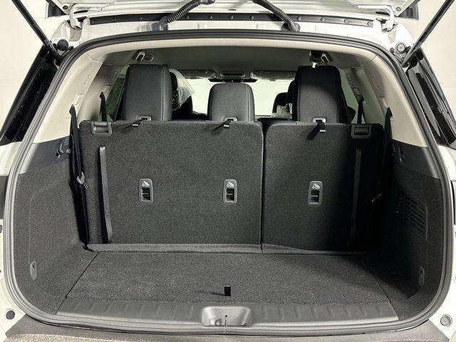 Photo of 2025 Glacier White Nissan Pathfinder