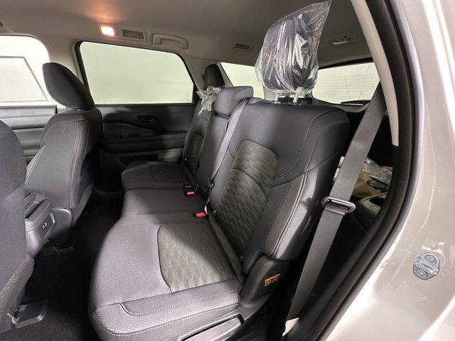 Photo of 2025 Glacier White Nissan Pathfinder