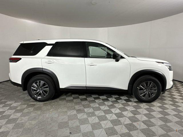 Photo of 2025 Glacier White Nissan Pathfinder
