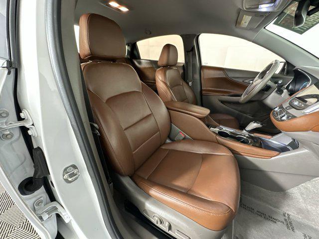 Photo of 2018 Summit White Chevrolet Malibu