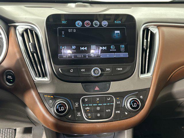 Photo of 2018 Summit White Chevrolet Malibu