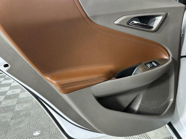 Photo of 2018 Summit White Chevrolet Malibu