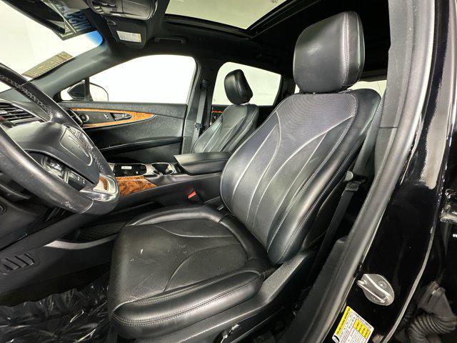 Photo of 2020 INFINITE BLACK Lincoln Nautilus