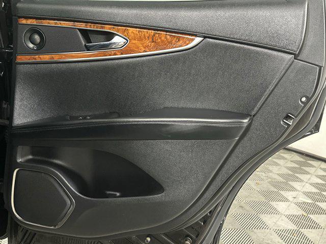 Photo of 2020 INFINITE BLACK Lincoln Nautilus