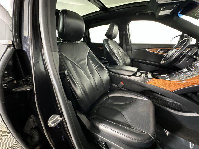 Photo of 2020 INFINITE BLACK Lincoln Nautilus