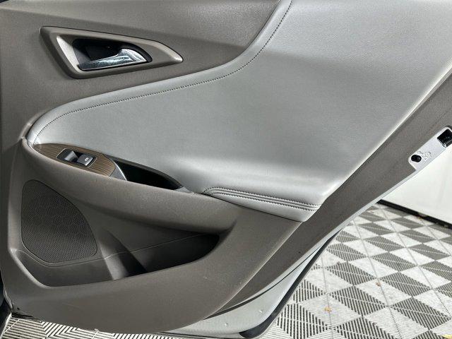 Photo of 2017 Silver Ice Metallic Chevrolet Malibu