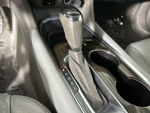 Photo of 2017 Silver Ice Metallic Chevrolet Malibu
