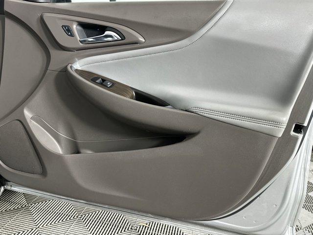 Photo of 2017 Silver Ice Metallic Chevrolet Malibu