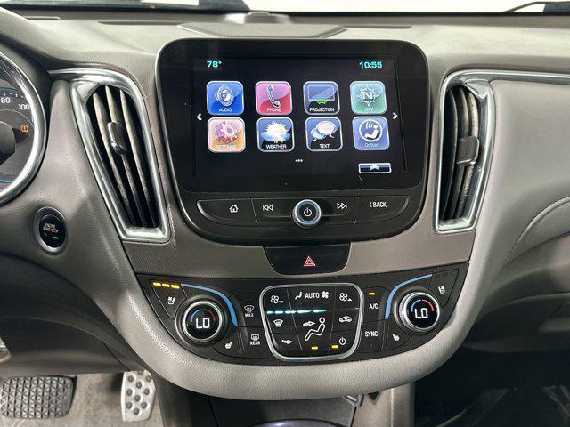 Photo of 2017 Silver Ice Metallic Chevrolet Malibu