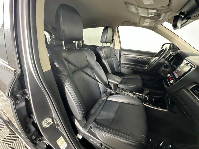 Photo of 2020 Mercury Gray Metallic Mitsubishi Outlander
