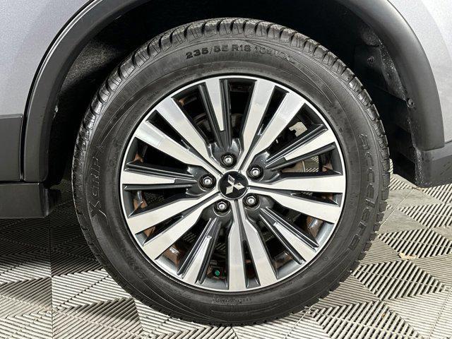 Photo of 2020 Mercury Gray Metallic Mitsubishi Outlander