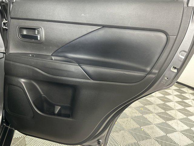 Photo of 2020 Mercury Gray Metallic Mitsubishi Outlander