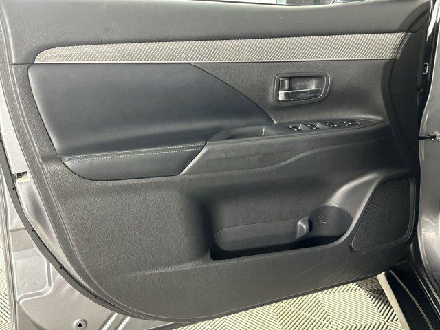 Photo of 2020 Mercury Gray Metallic Mitsubishi Outlander
