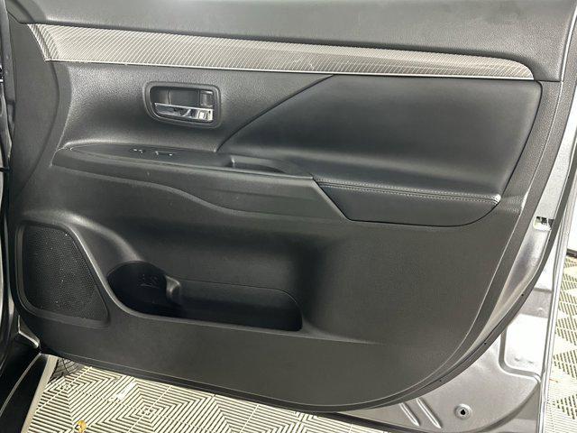 Photo of 2020 Mercury Gray Metallic Mitsubishi Outlander