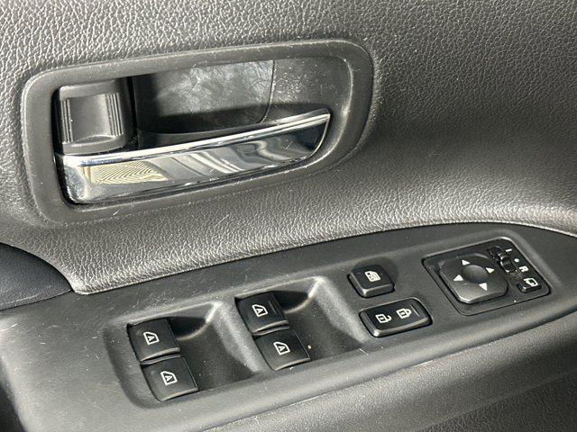 Photo of 2020 Mercury Gray Metallic Mitsubishi Outlander