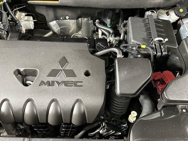 Photo of 2020 Mercury Gray Metallic Mitsubishi Outlander