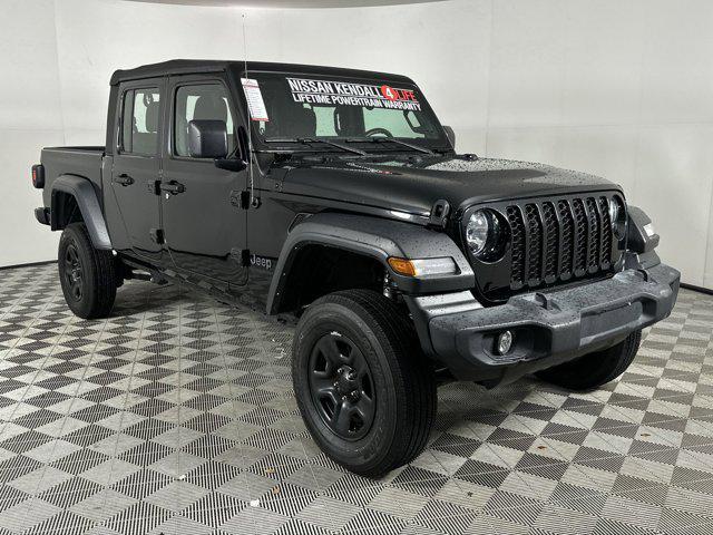 Photo of 2022 Black Clearcoat Jeep Gladiator