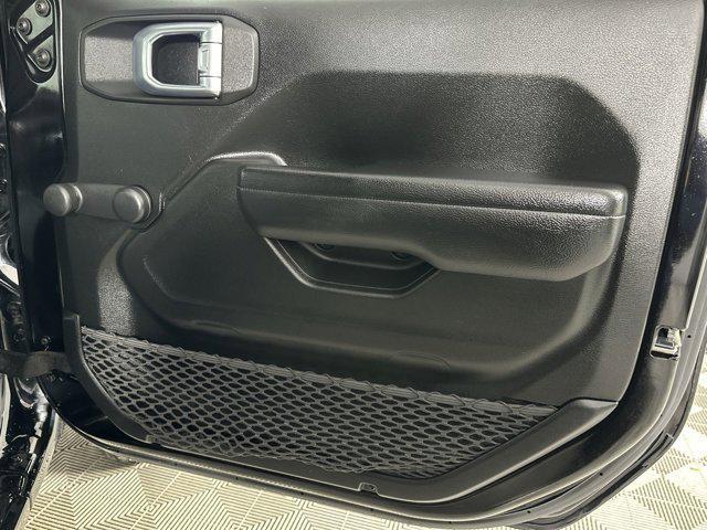 Photo of 2022 Black Clearcoat Jeep Gladiator