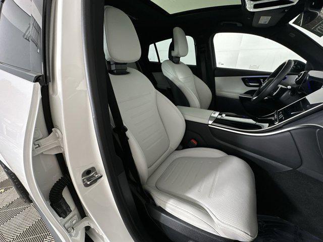 Photo of 2024 Polar White Mercedes-Benz GLC 300