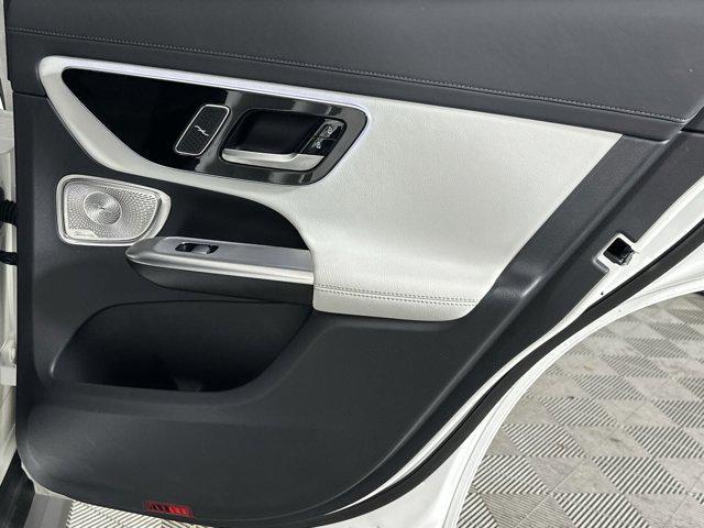 Photo of 2024 Polar White Mercedes-Benz GLC 300