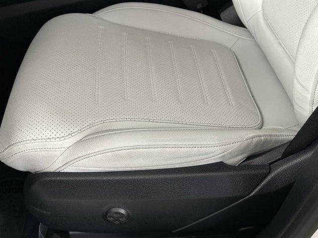 Photo of 2024 Polar White Mercedes-Benz GLC 300