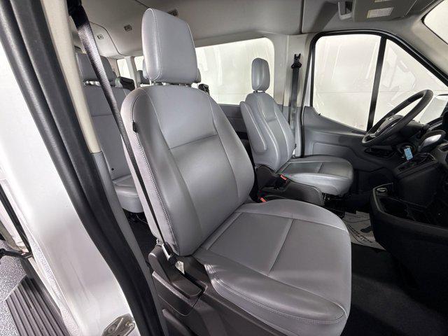 Photo of 2019 OXFORD WHITE Ford Transit-350
