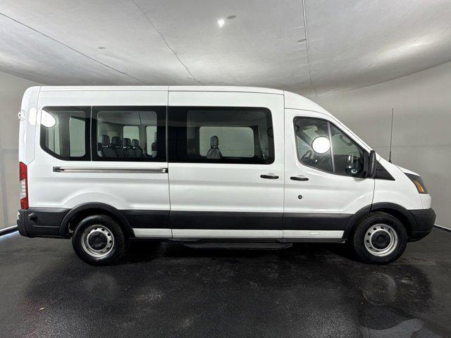 Photo of 2019 OXFORD WHITE Ford Transit-350