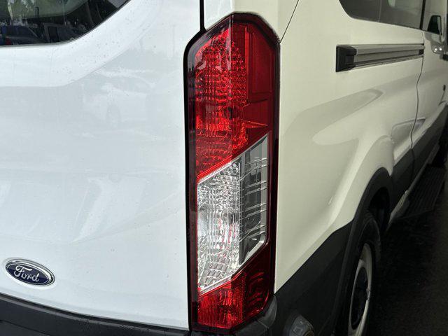 Photo of 2019 OXFORD WHITE Ford Transit-350