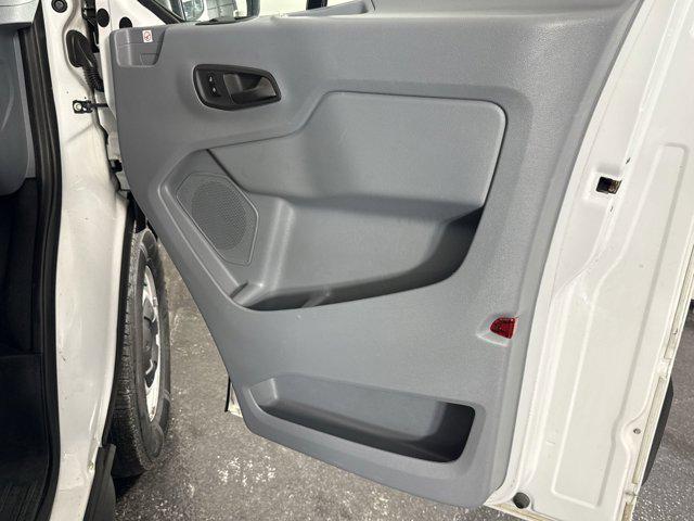 Photo of 2019 OXFORD WHITE Ford Transit-350