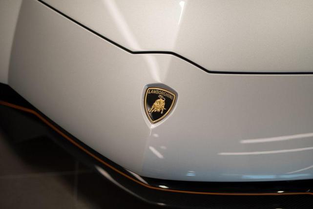 Photo of 2022 Argento Luna Lamborghini Aventador SVJ