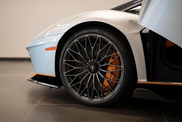 Photo of 2022 Argento Luna Lamborghini Aventador SVJ