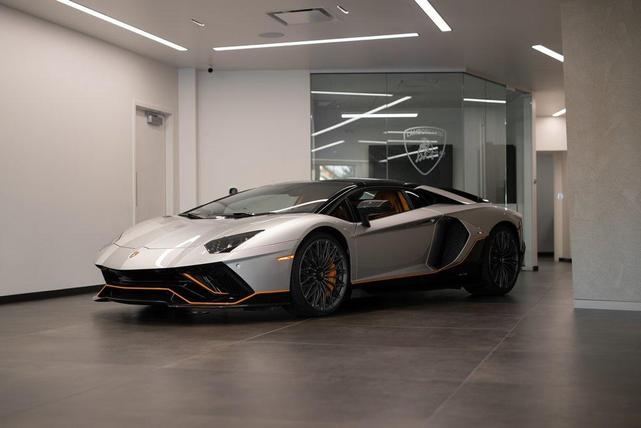 Photo of 2022 Argento Luna Lamborghini Aventador SVJ