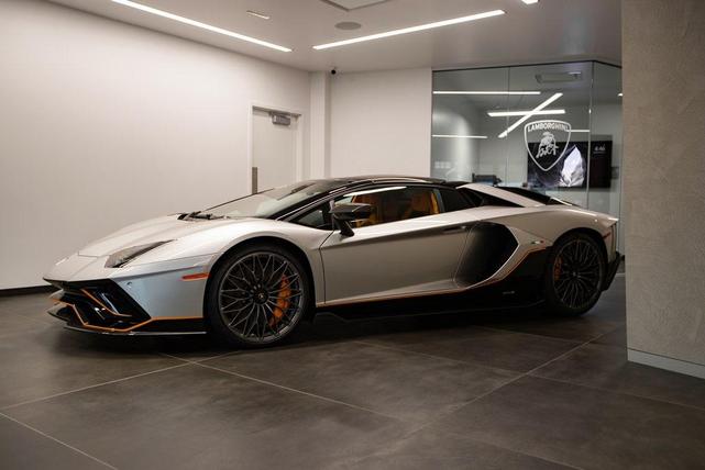 Photo of 2022 Argento Luna Lamborghini Aventador SVJ