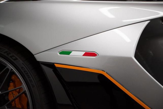 Photo of 2022 Argento Luna Lamborghini Aventador SVJ