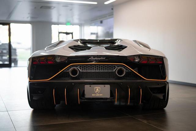 Photo of 2022 Argento Luna Lamborghini Aventador SVJ