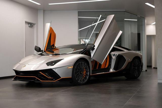 Photo of 2022 Argento Luna Lamborghini Aventador SVJ
