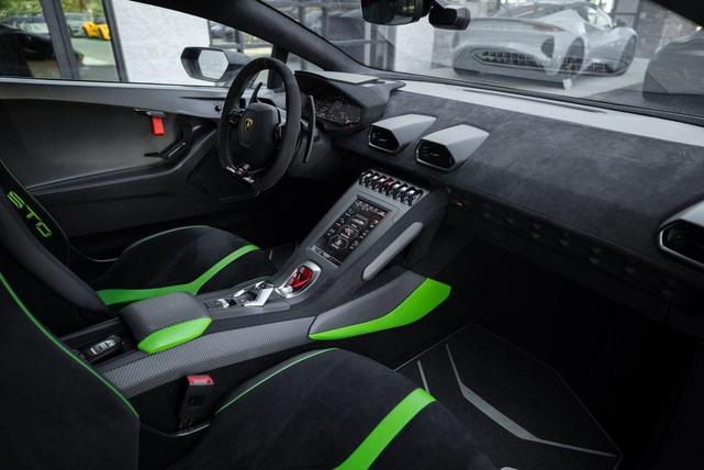 Photo of 2022 Nero Noctis Metallic Lamborghini Huracan STO