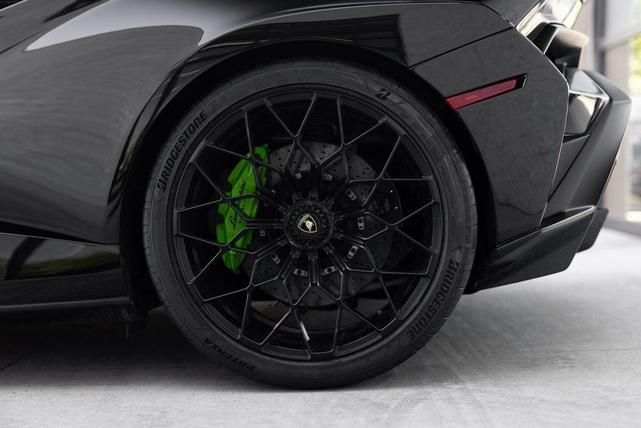 Photo of 2022 Nero Noctis Metallic Lamborghini Huracan STO