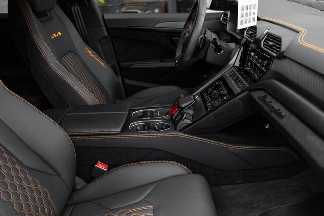 Photo of 2024 Blue Lamborghini Urus