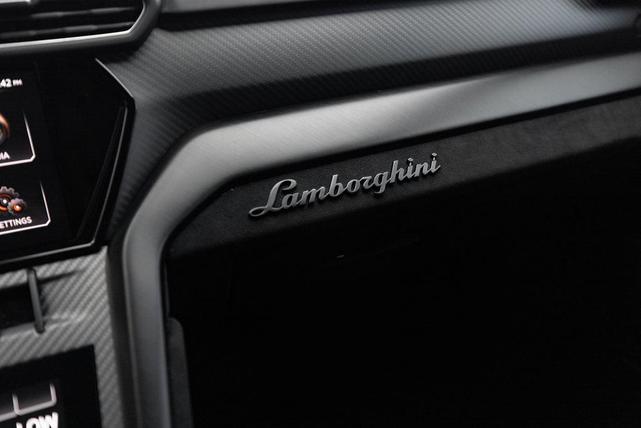 Photo of 2024 Blue Lamborghini Urus