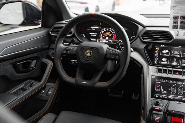 Photo of 2024 Blue Lamborghini Urus