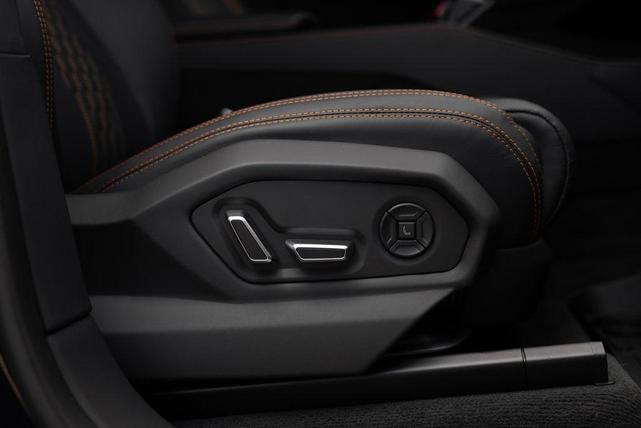 Photo of 2024 Blue Lamborghini Urus