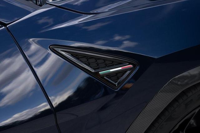 Photo of 2024 Blue Lamborghini Urus