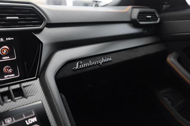 Photo of 2024 Blue Lamborghini Urus