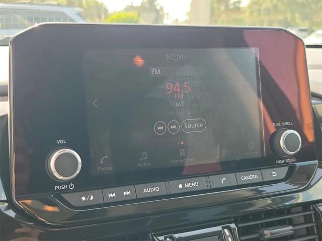 Photo of 2022 Glacier White Nissan Pathfinder