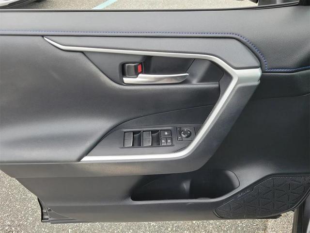 Photo of 2019 Magnetic Gray Metallic w Black Roof Toyota RAV4 Hybrid