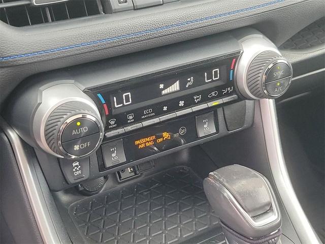 Photo of 2019 Magnetic Gray Metallic w Black Roof Toyota RAV4 Hybrid