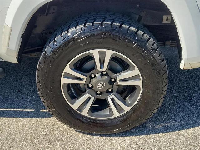 Photo of 2019 Super White Toyota Tacoma